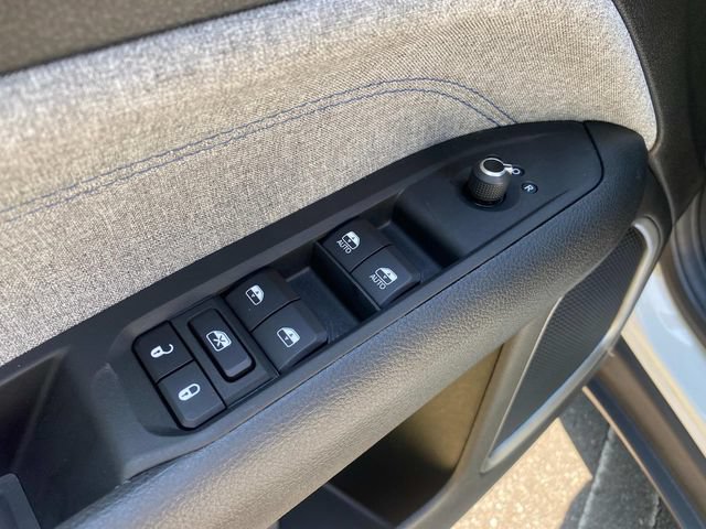 Used 2023 Jeep Compass Latitude AWD/4WD image 13