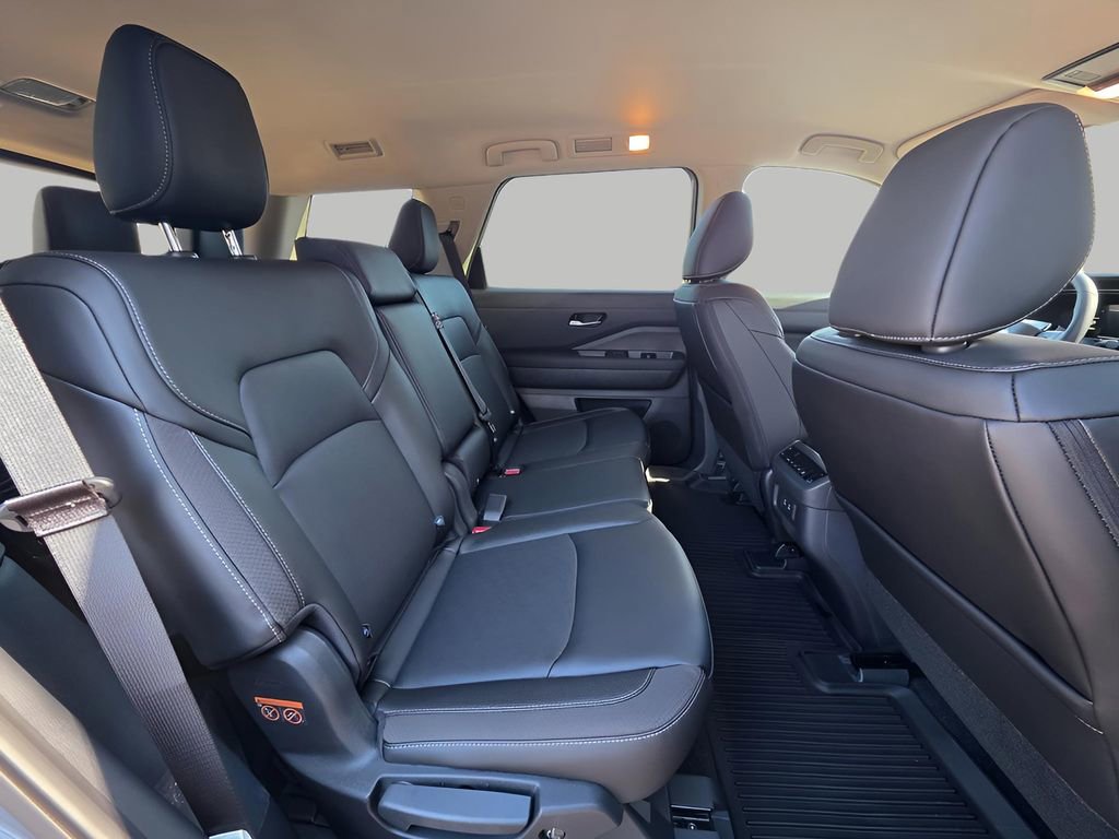 New 2026 Nissan Pathfinder SL image 11