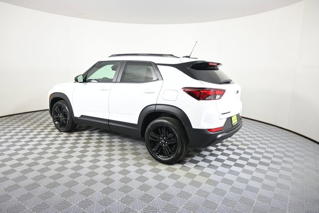 New 2026 Chevrolet TrailBlazer LT w/ Midnight Edition FWD image 4