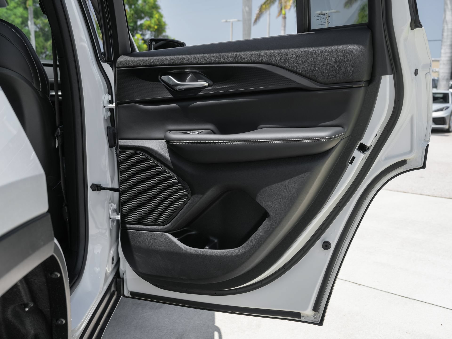 Used 2025 Jeep Grand Cherokee Altitude RWD image 37