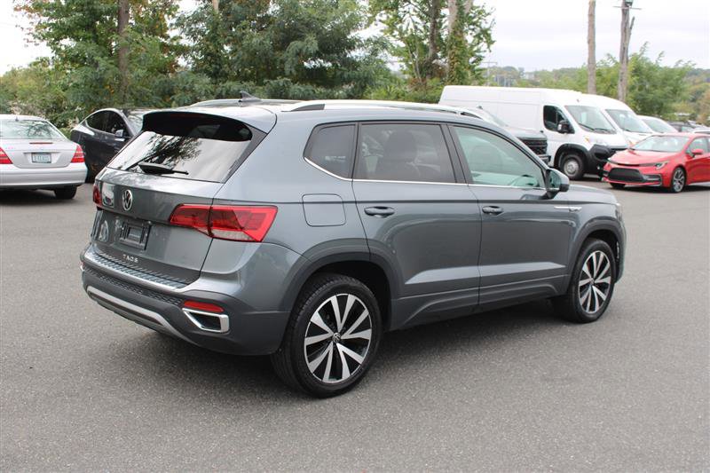 Used 2023 Volkswagen Taos SE w/ Panoramic Sunroof Package image 8