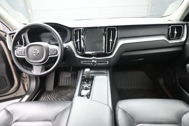 Used 2025 Volvo XC60 B5 Core AWD/4WD image 24