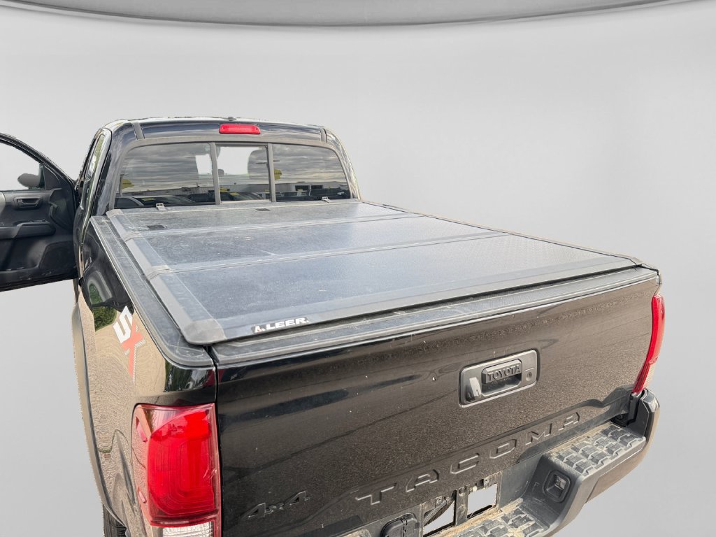 Used 2022 Toyota Tacoma SR w/ SX Package AWD/4WD image 18