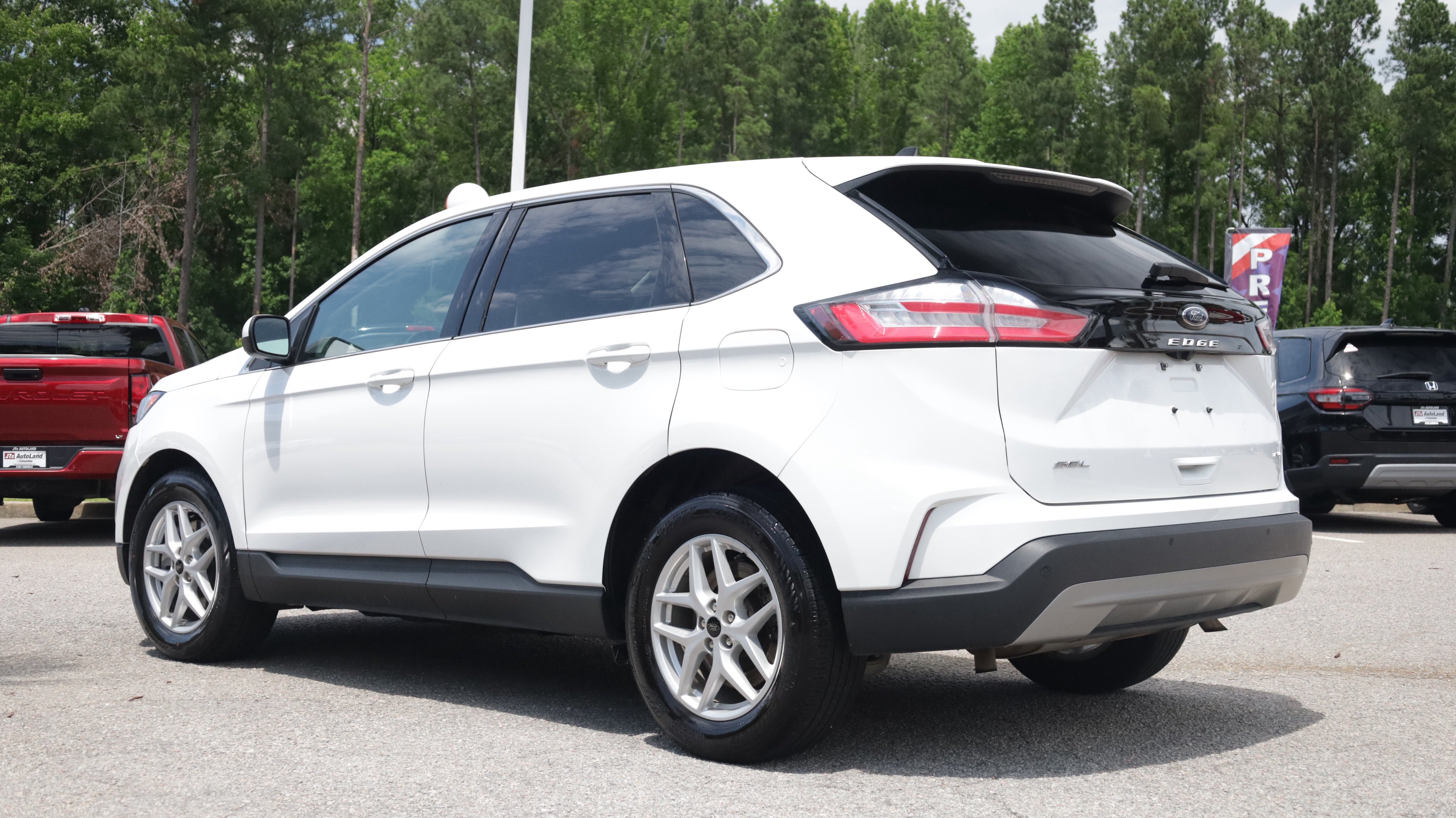 Used 2024 Ford Edge SEL AWD/4WD image 3