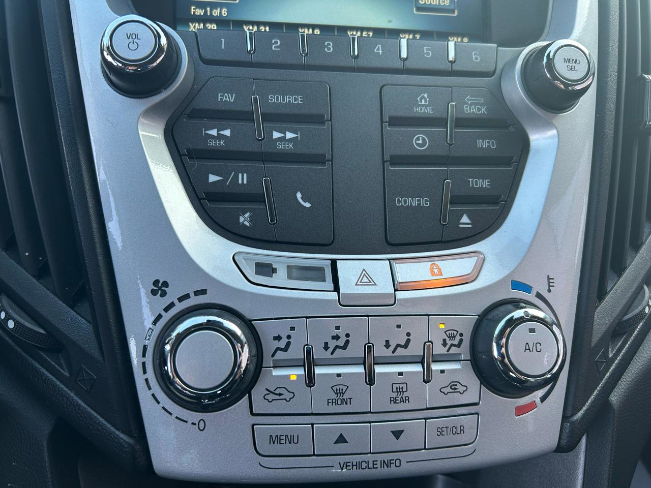 Used 2015 Chevrolet Equinox LT w/ Driver Convenience Package image 23