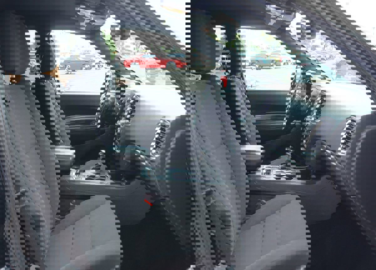 Used 2020 Dodge Durango SXT image 36