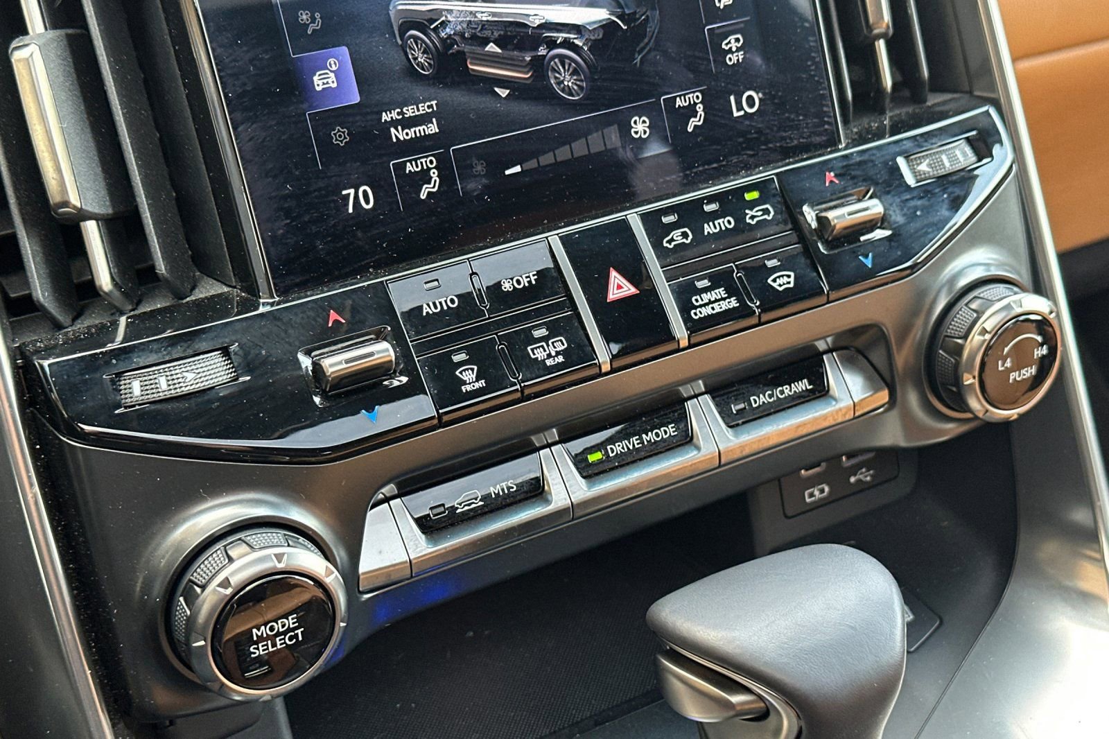 Certified 2024 Lexus LX 600 4WD w/ Luxury Package image 25