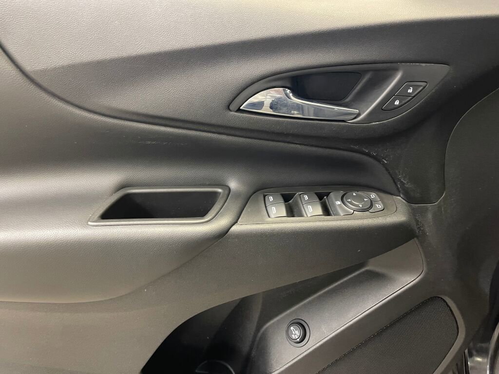 Used 2020 Chevrolet Equinox LT w/ Driver Convenience Package image 6
