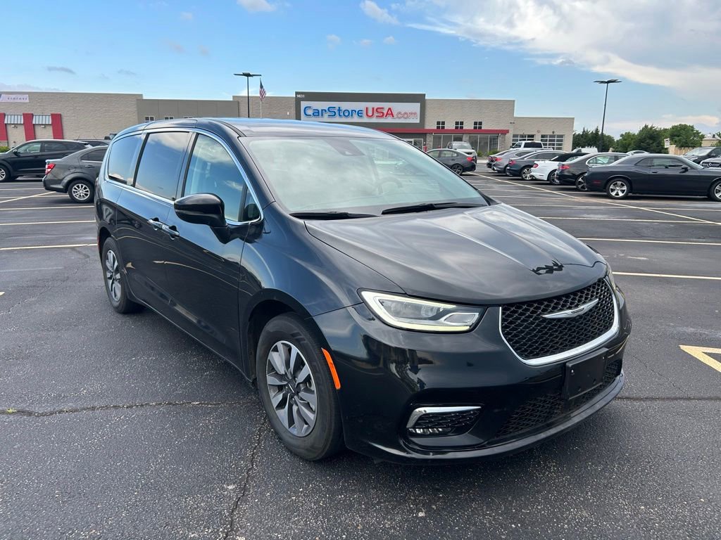 Used 2023 Chrysler Pacifica Touring-L FWD video 1