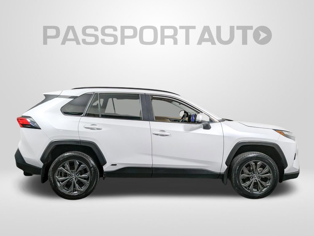 Used 2023 Toyota RAV4 XLE Premium image 8