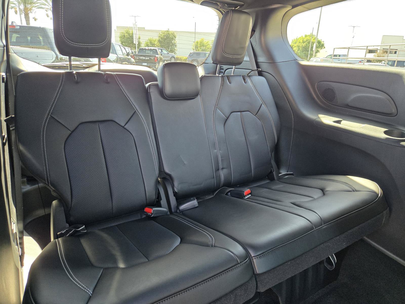 New 2027 Chrysler Pacifica Select w/ Family Tech Group AWD/4WD image 30