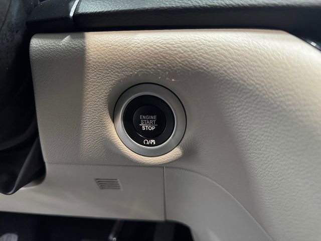 Used 2024 Chrysler Pacifica Touring-L image 20