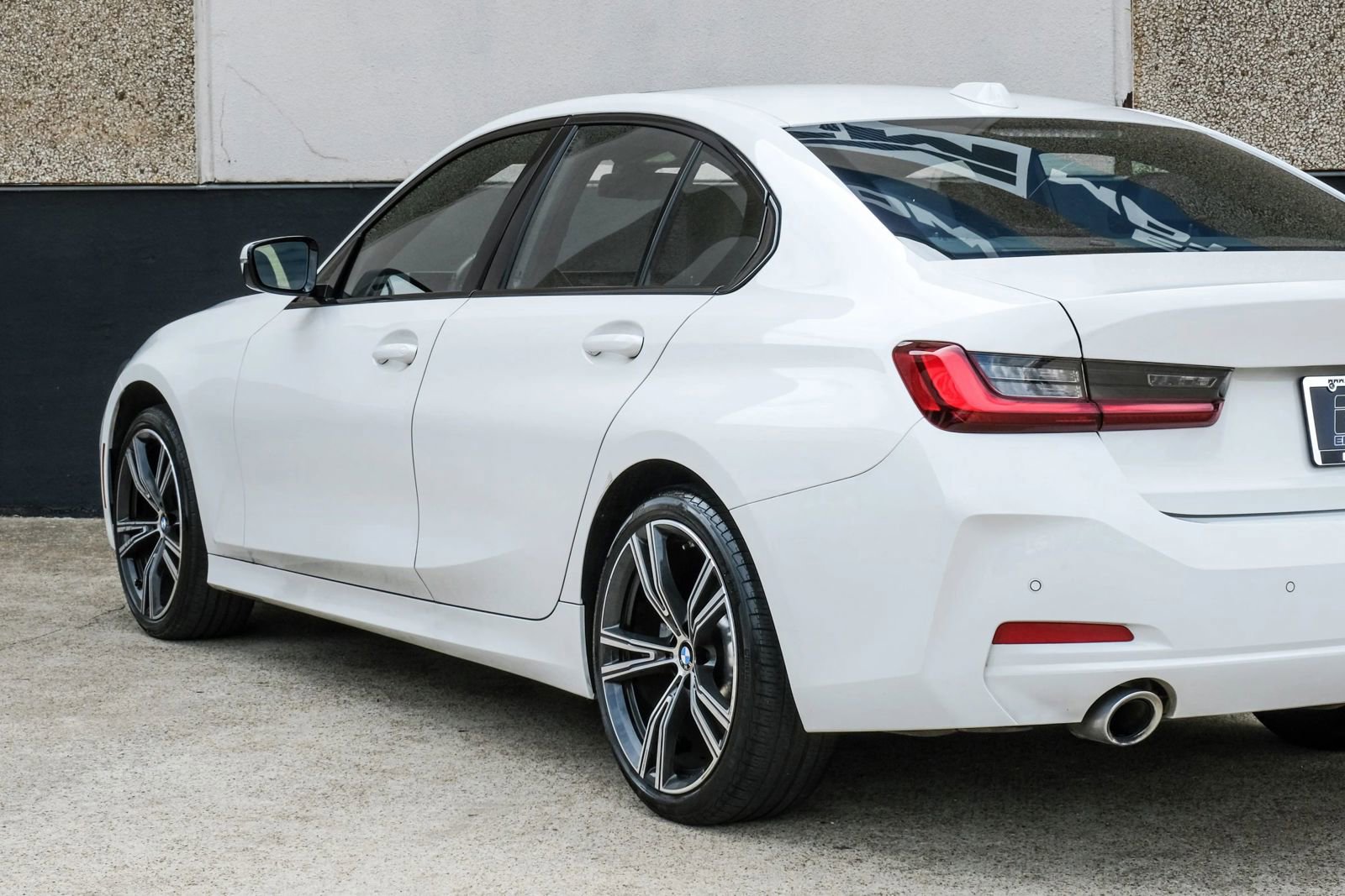 Used 2023 BMW 330i Sedan w/ Convenience Package RWD image 13