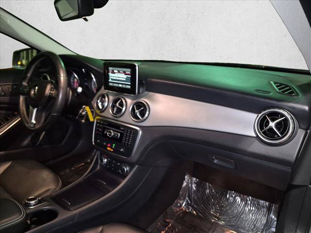 Used 2015 Mercedes-Benz GLA 250 4MATIC image 21