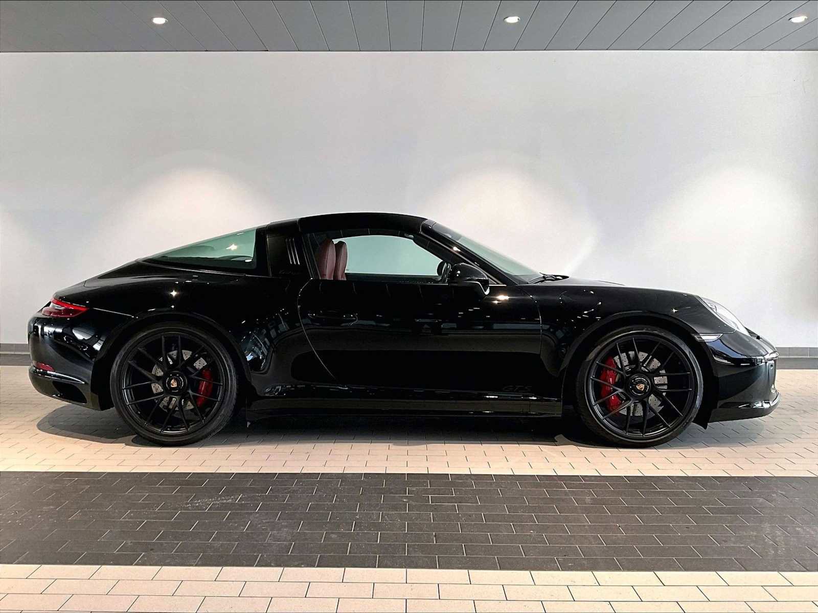 Used 2018 Porsche 911 Targa 4 GTS image 11