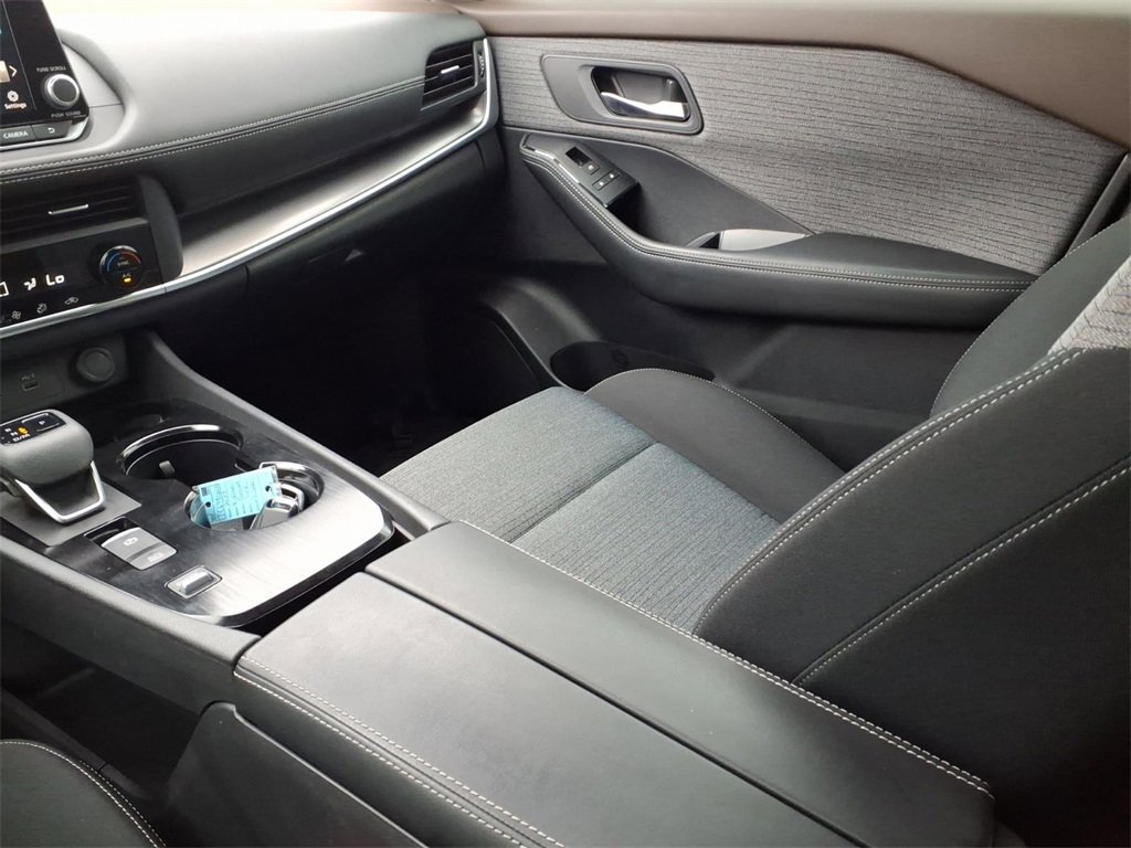 Used 2023 Nissan Rogue SV image 11