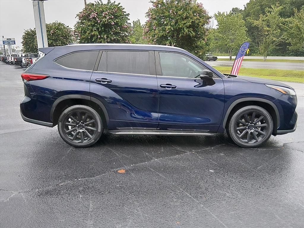 Used 2023 Toyota Highlander XLE FWD video 3
