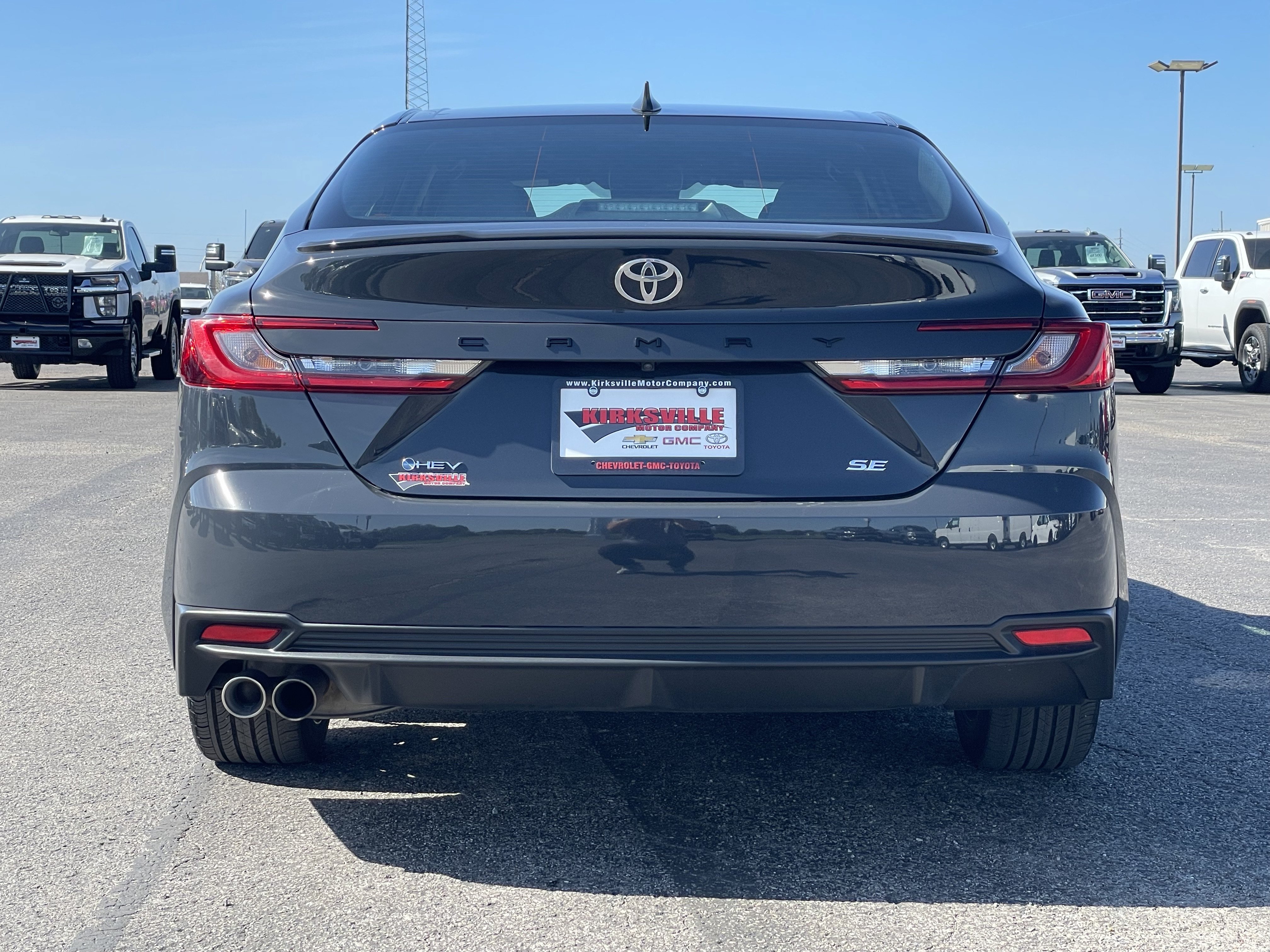 Used 2025 Toyota Camry SE FWD image 5