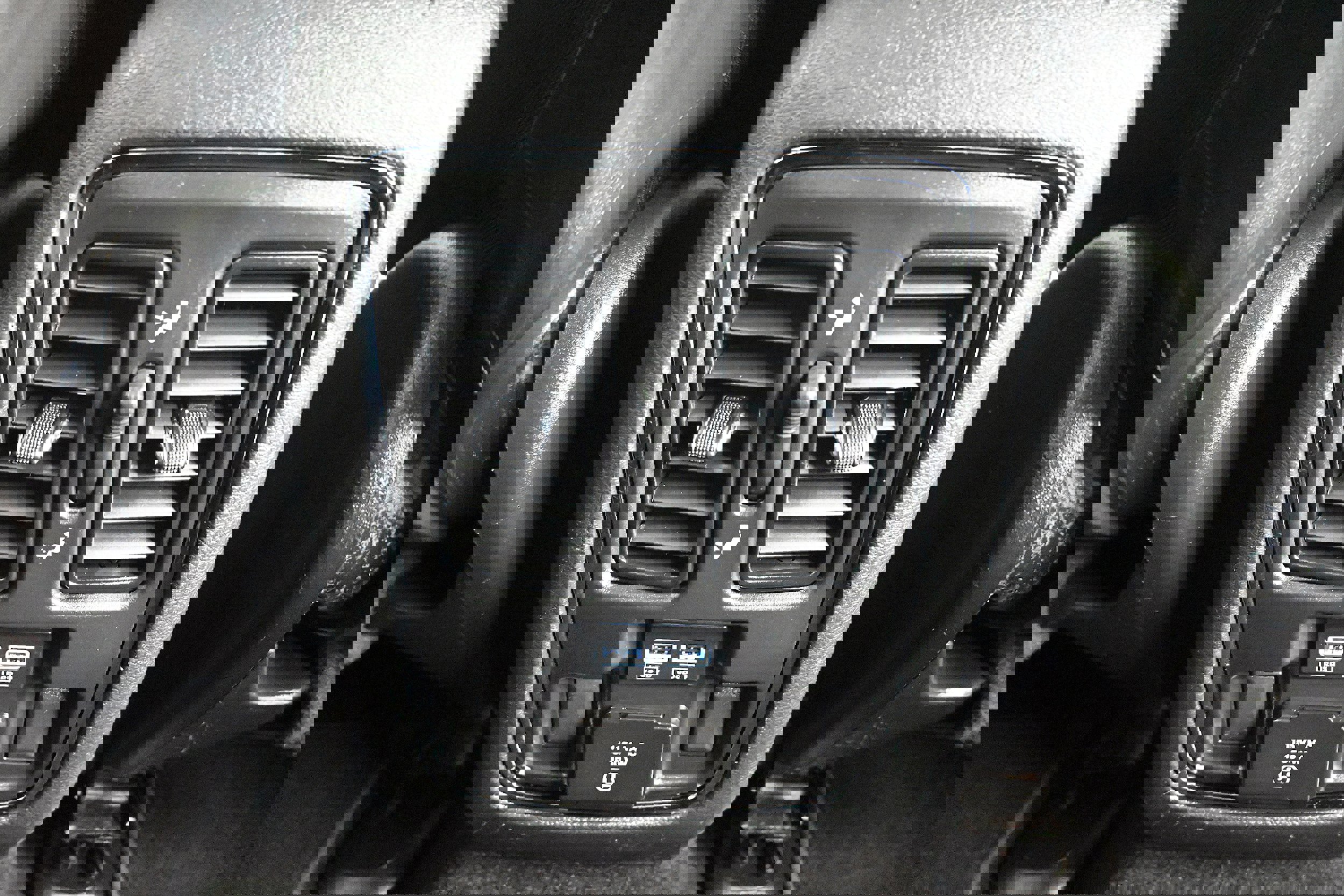 Used 2020 Jeep Grand Cherokee Limited w/ Premium Lighting Group image 29