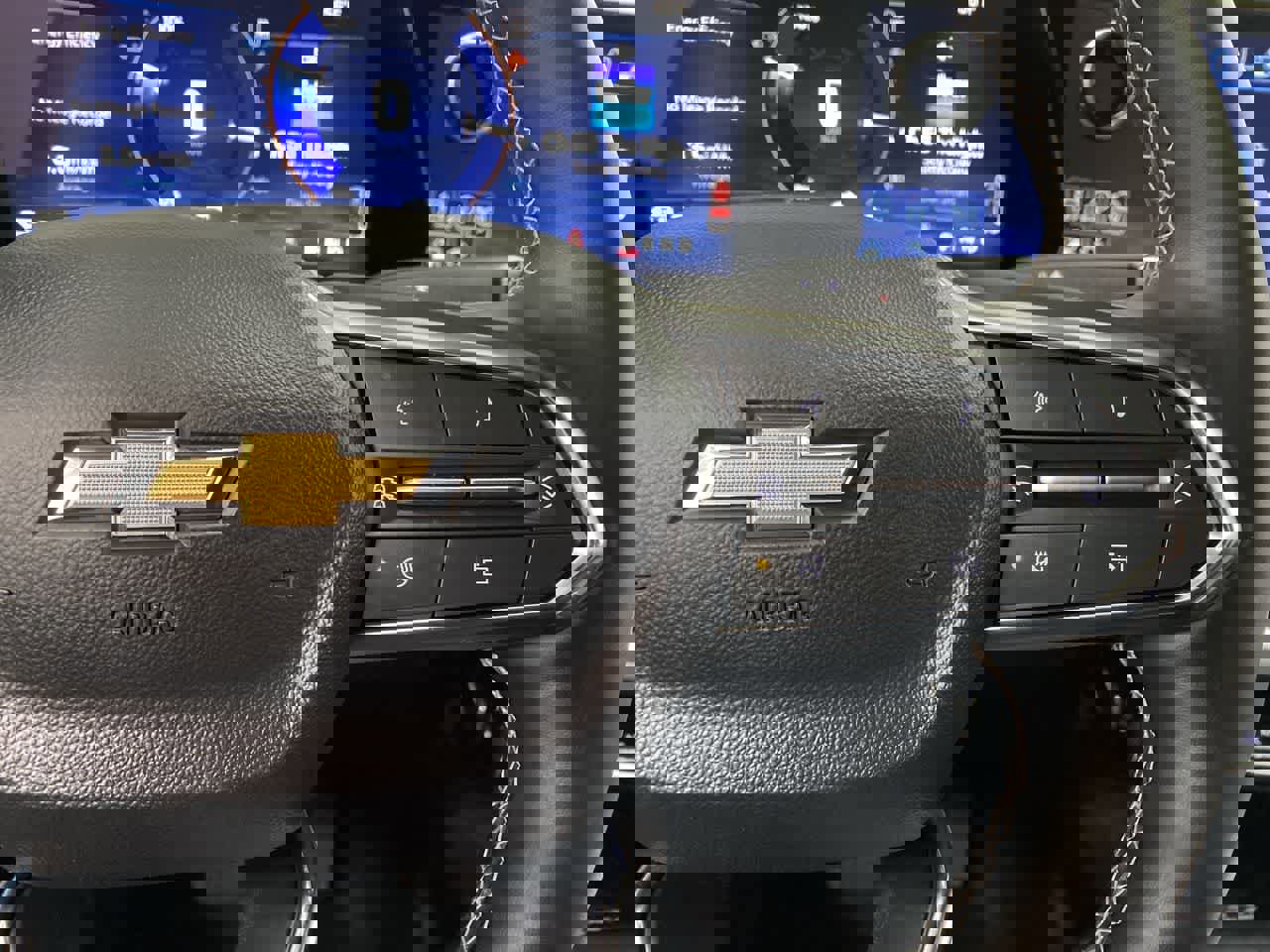 Used 2025 Chevrolet Equinox EV LT w/ Convenience Package image 21