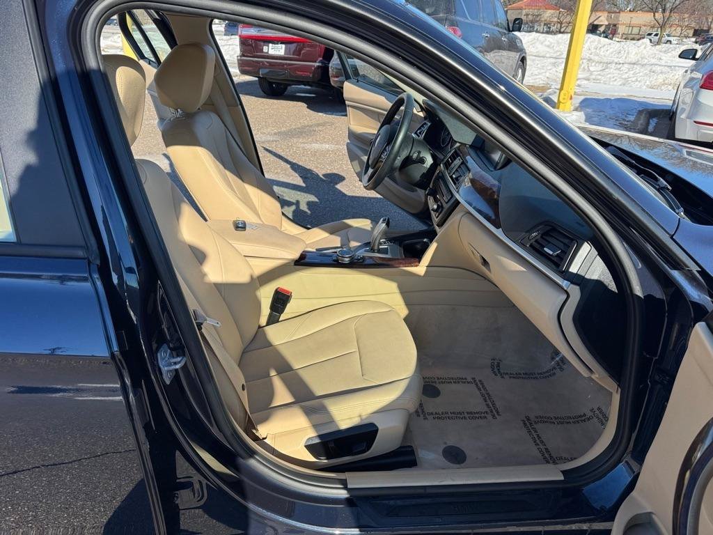 Used 2014 BMW 320i xDrive Sedan AWD/4WD image 26