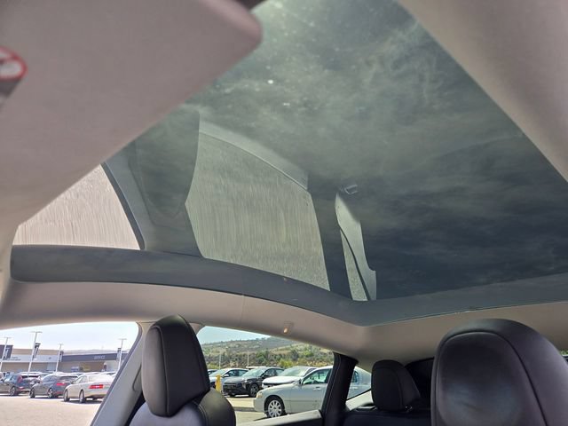 Used 2025 Tesla Model Y Long Range RWD image 9
