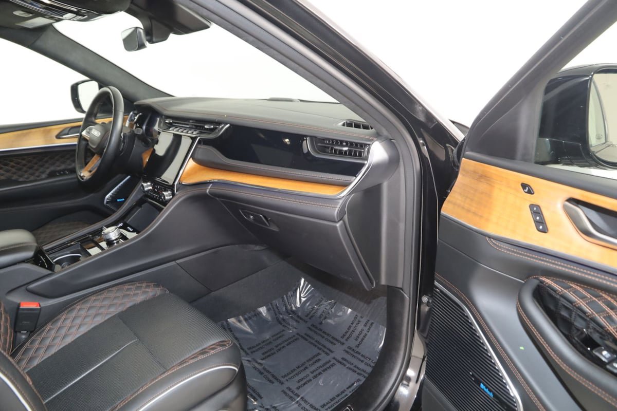Used 2023 Jeep Grand Cherokee Summit image 55