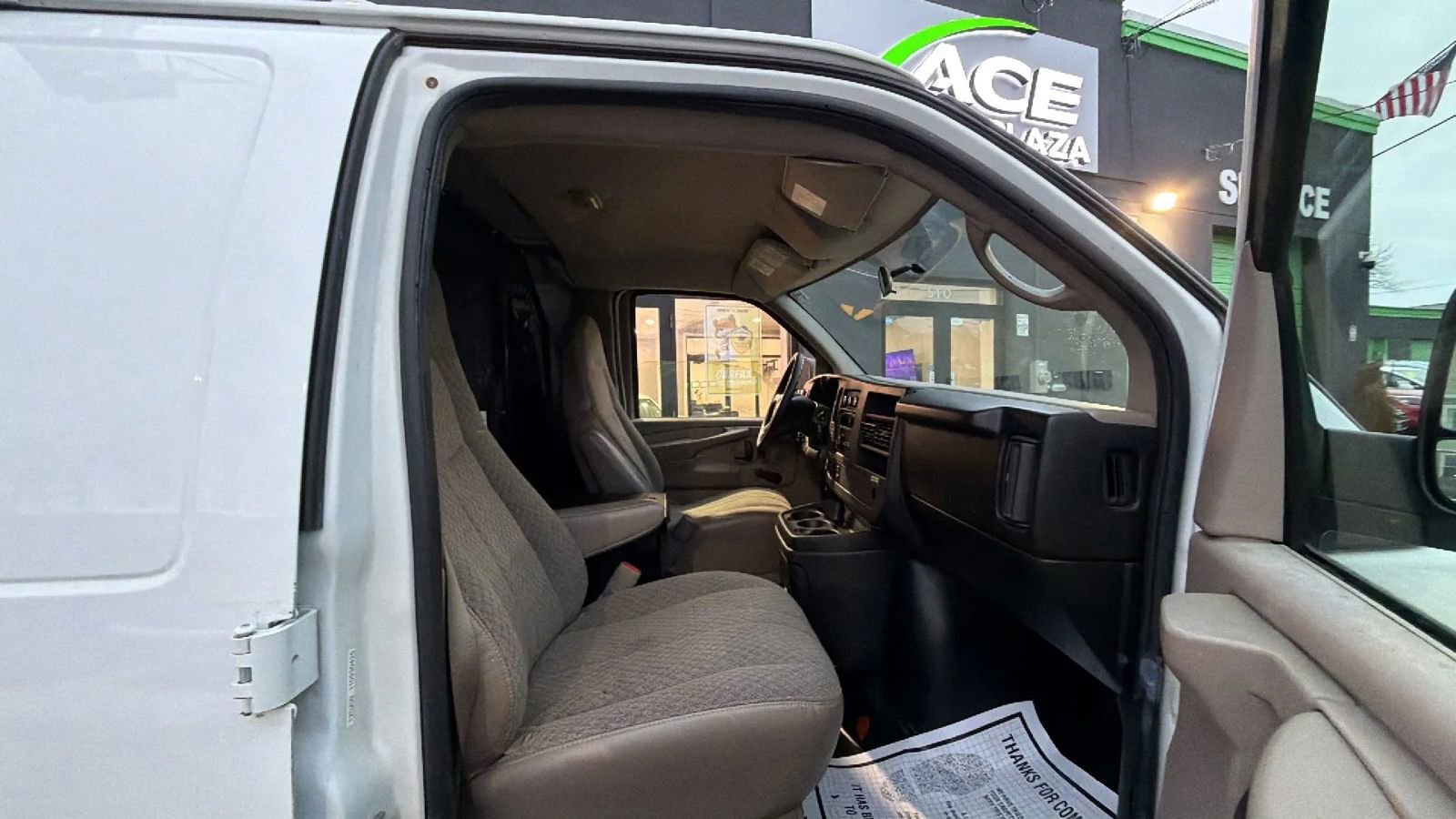 Used 2009 Chevrolet Express 2500 Van 3D image 16