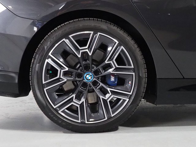 Used 2025 BMW i5 eDrive40i w/ M Sport Package image 56