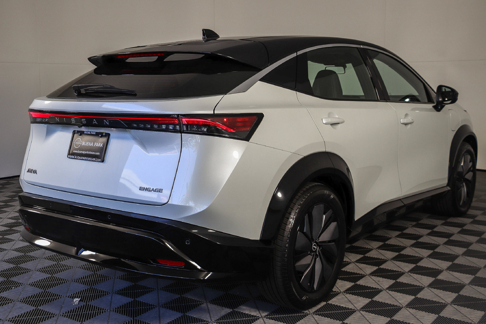 Used 2024 Nissan Ariya FWD image 8
