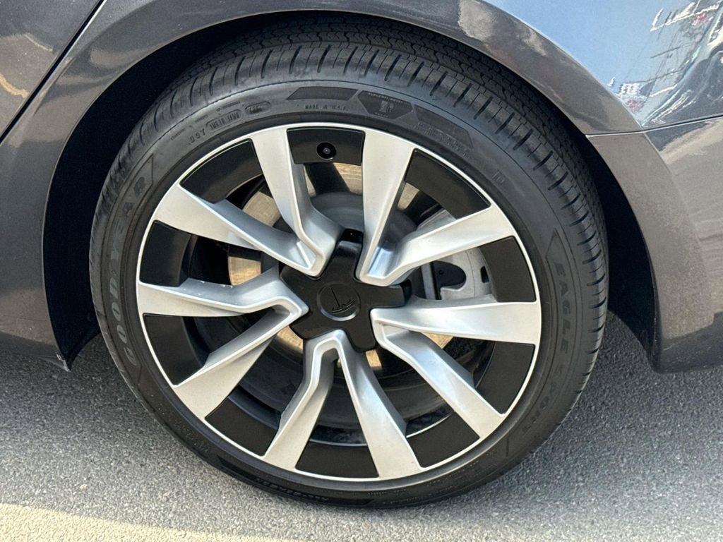 Used 2025 Tesla Model 3 Long Range image 39
