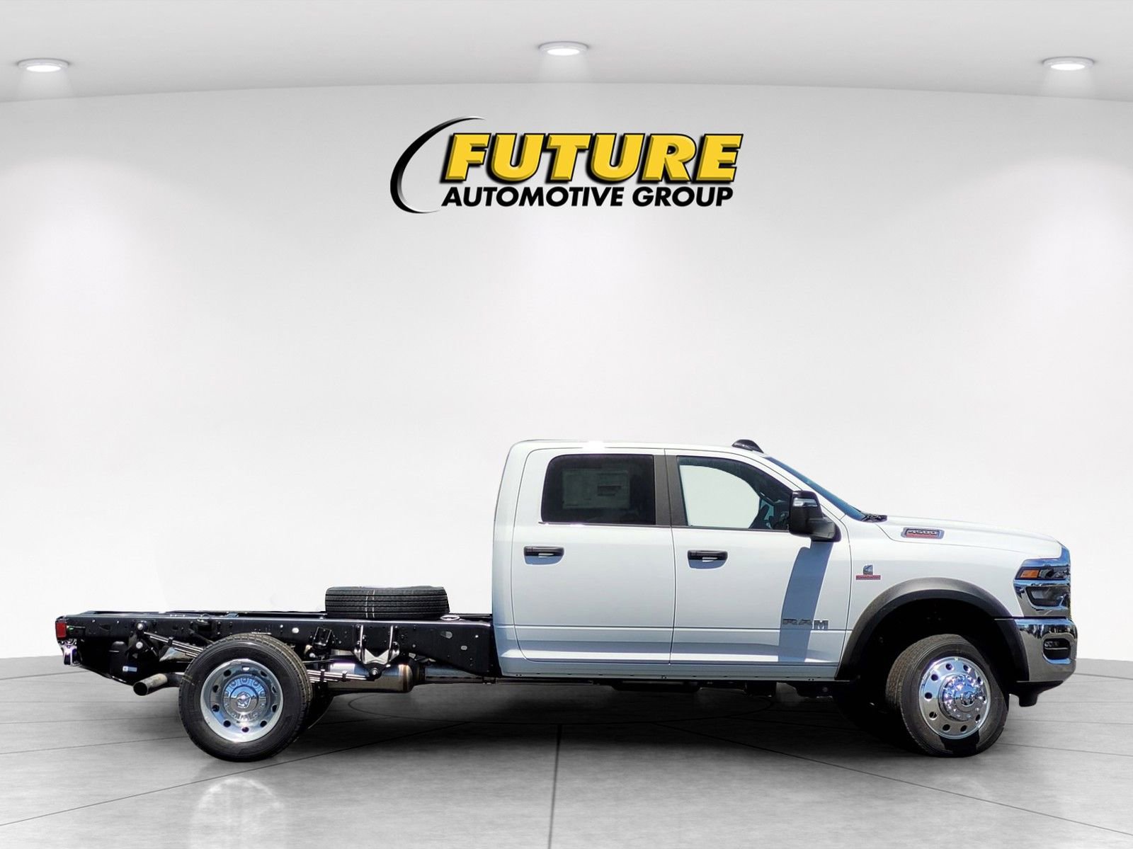 New 2025 RAM 4500 4x4 Crew Cab DRW image 4