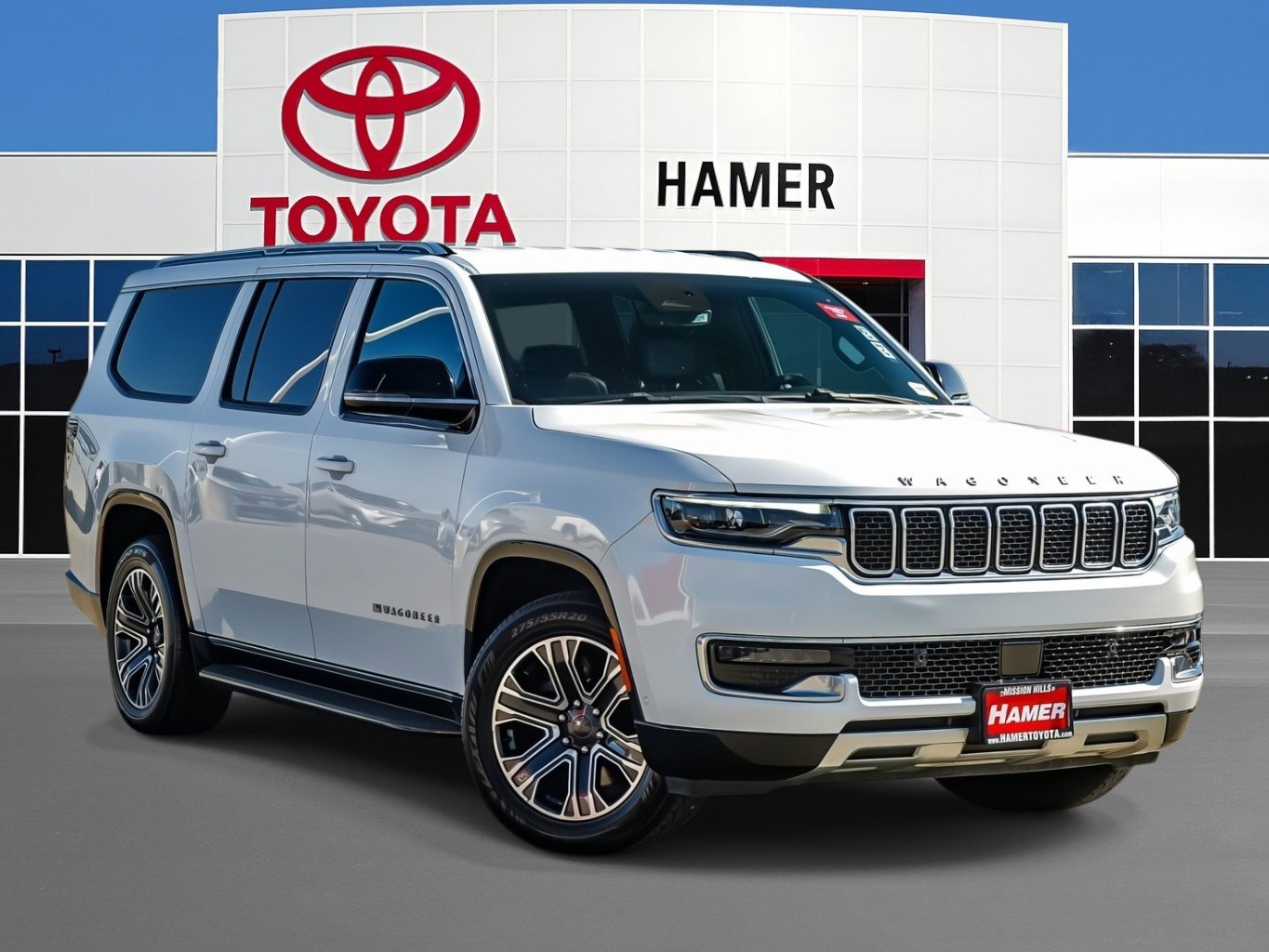 Used 2023 Jeep Wagoneer L Series II AWD/4WD image 1