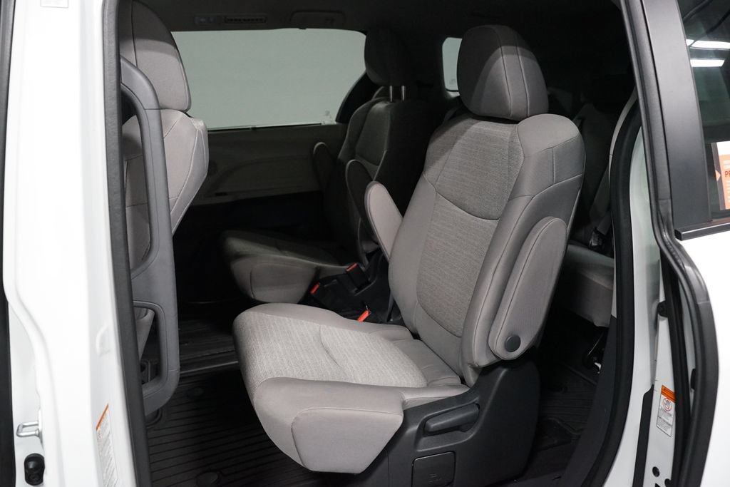 Certified 2023 Toyota Sienna LE FWD image 28