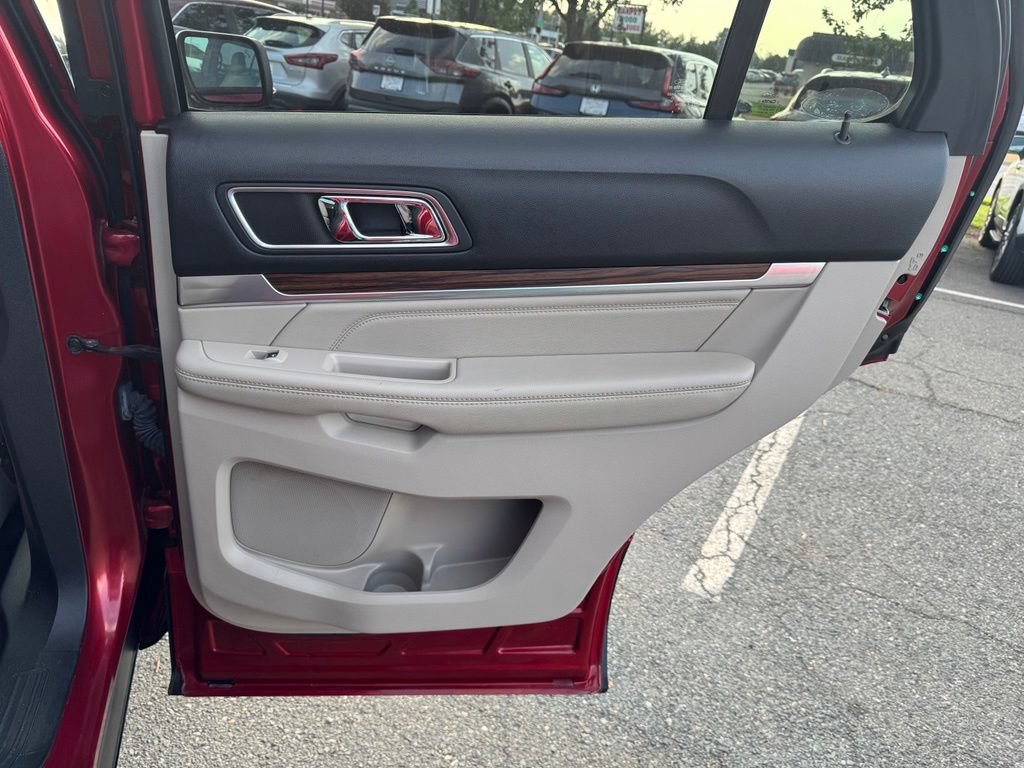 Used 2019 Ford Explorer Limited w/ Ford Safe & Smart Package FWD image 15