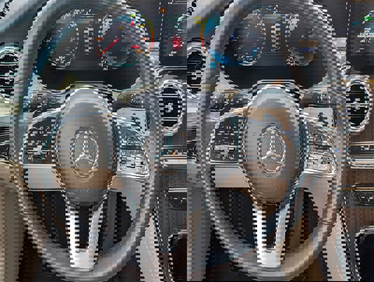 Used 2022 Mercedes-Benz GLC 300 w/ Premium Package Lite image 10