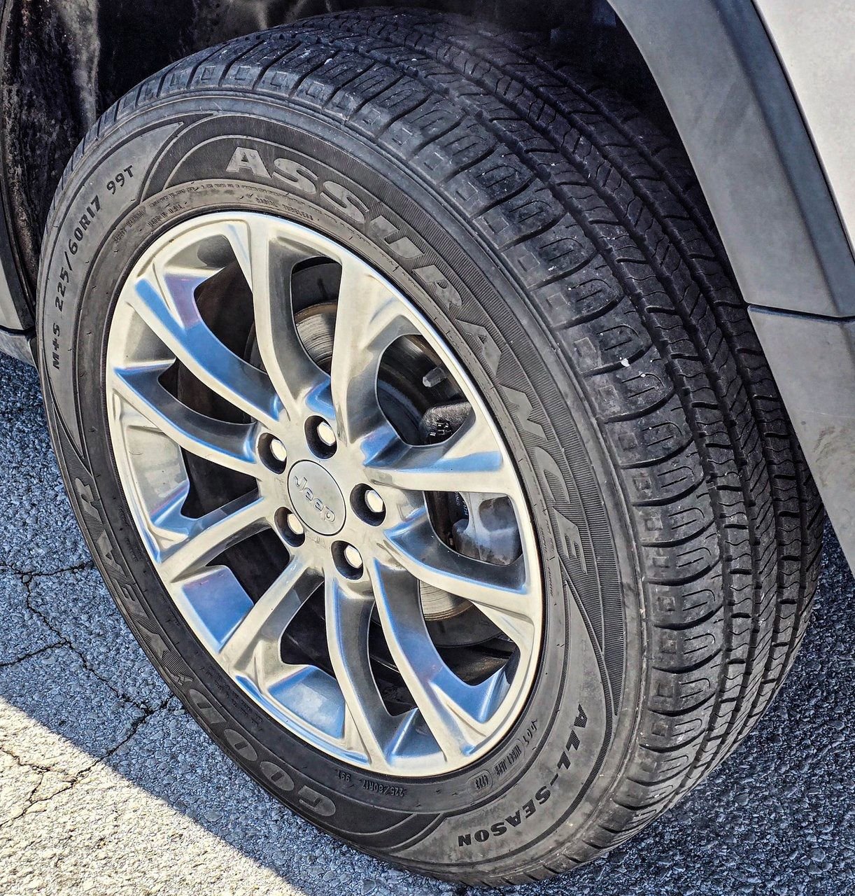 Used 2019 Jeep Cherokee Latitude Plus image 10