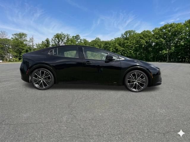 Used 2024 Toyota Prius XLE AWD/4WD image 10