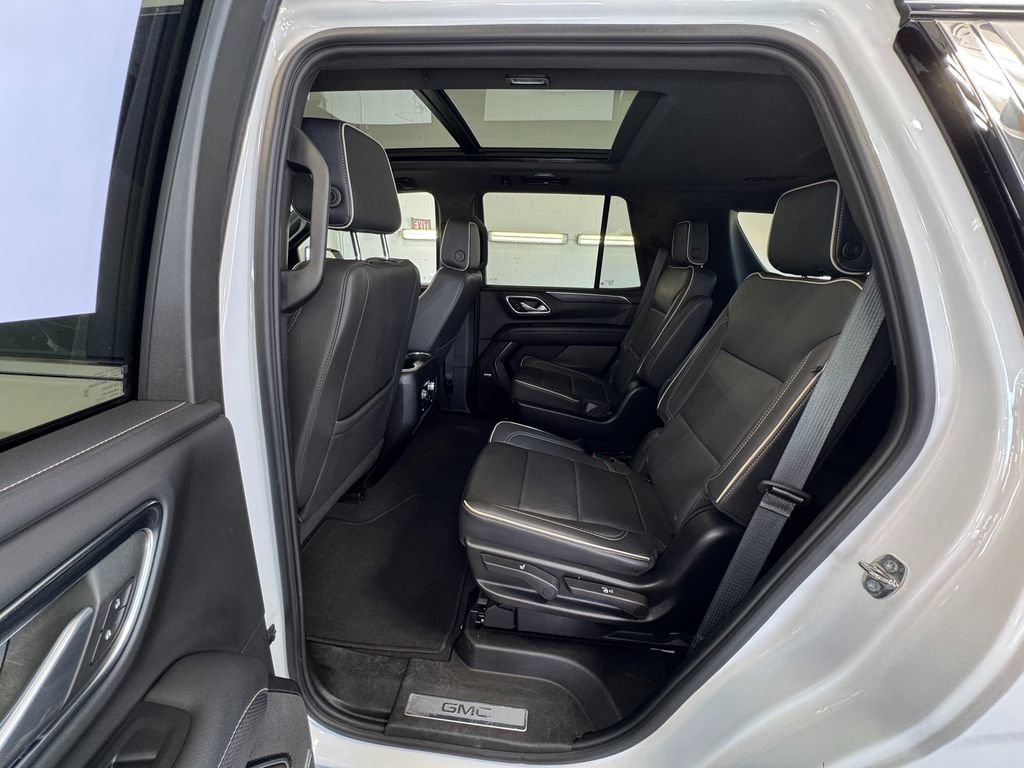 Used 2024 GMC Yukon SLT w/ SLT Luxury Package AWD/4WD image 20
