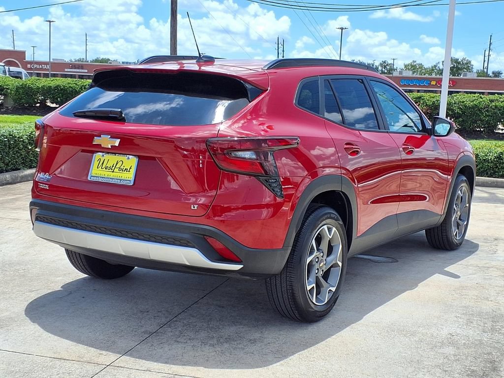 Used 2026 Chevrolet Trax LT w/ Driver Confidence Package FWD image 2