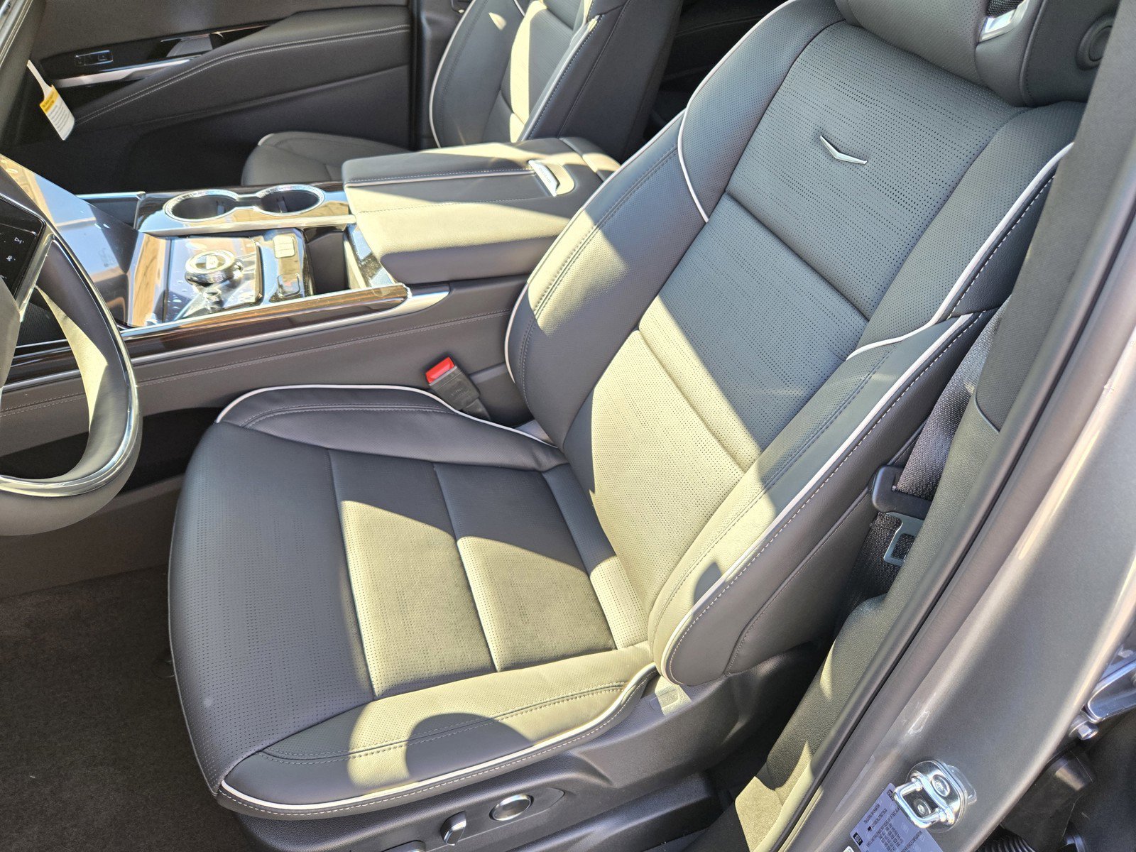 New 2026 Cadillac Escalade Luxury w/ LPO, Radiant Package image 9