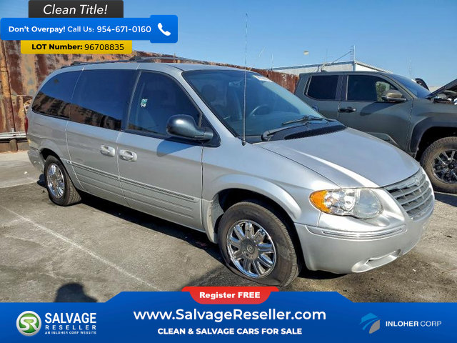 Used 2005 Chrysler Town & Country Limited image 5