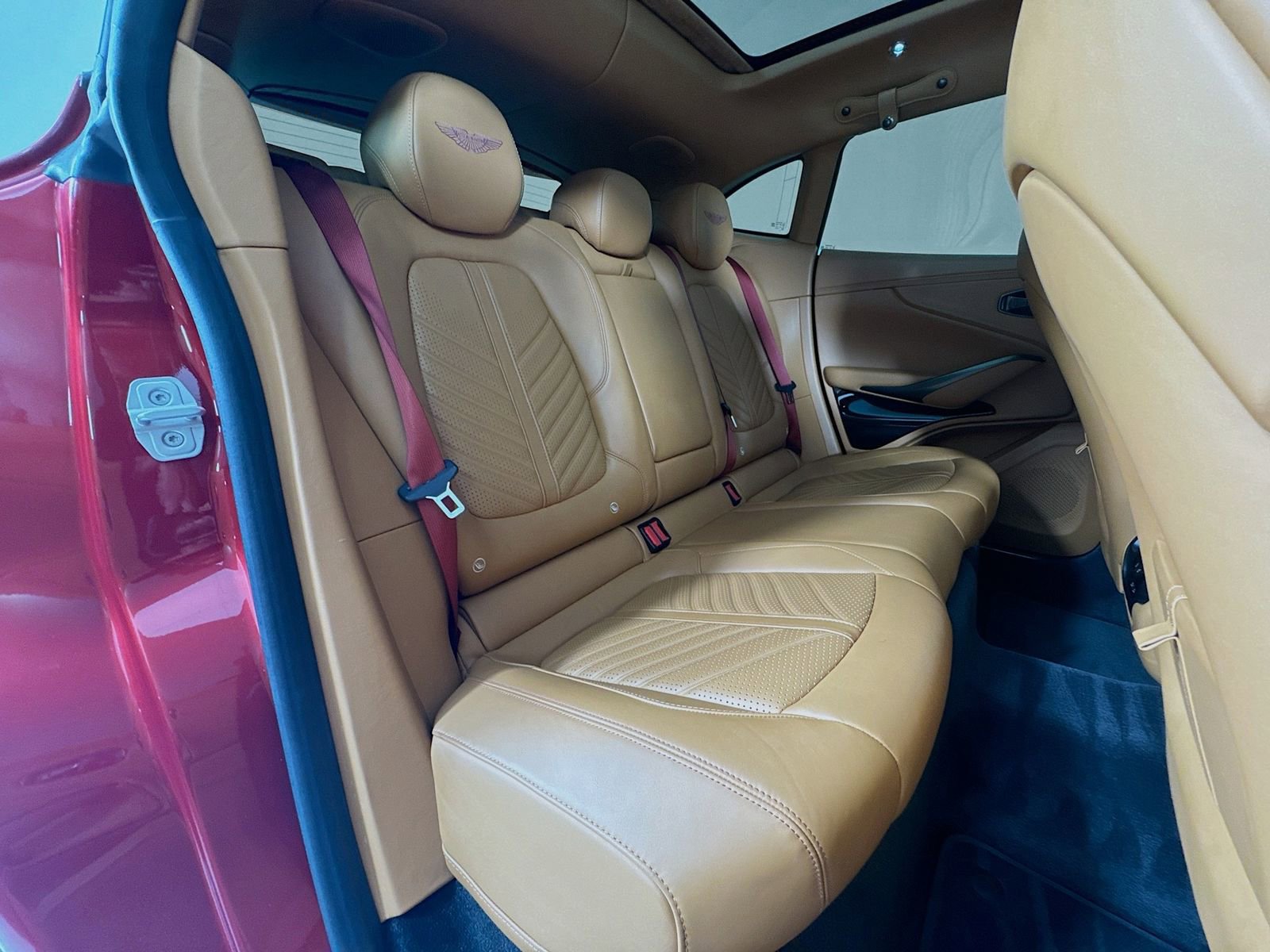 Used 2024 Aston Martin DBX 707 image 25