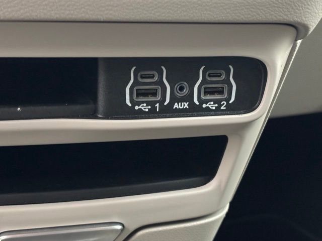 Used 2024 Chrysler Pacifica Touring-L image 29