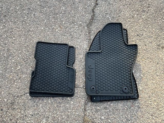 Used 2020 Jeep Renegade Latitude w/ Cold Weather Group image 41