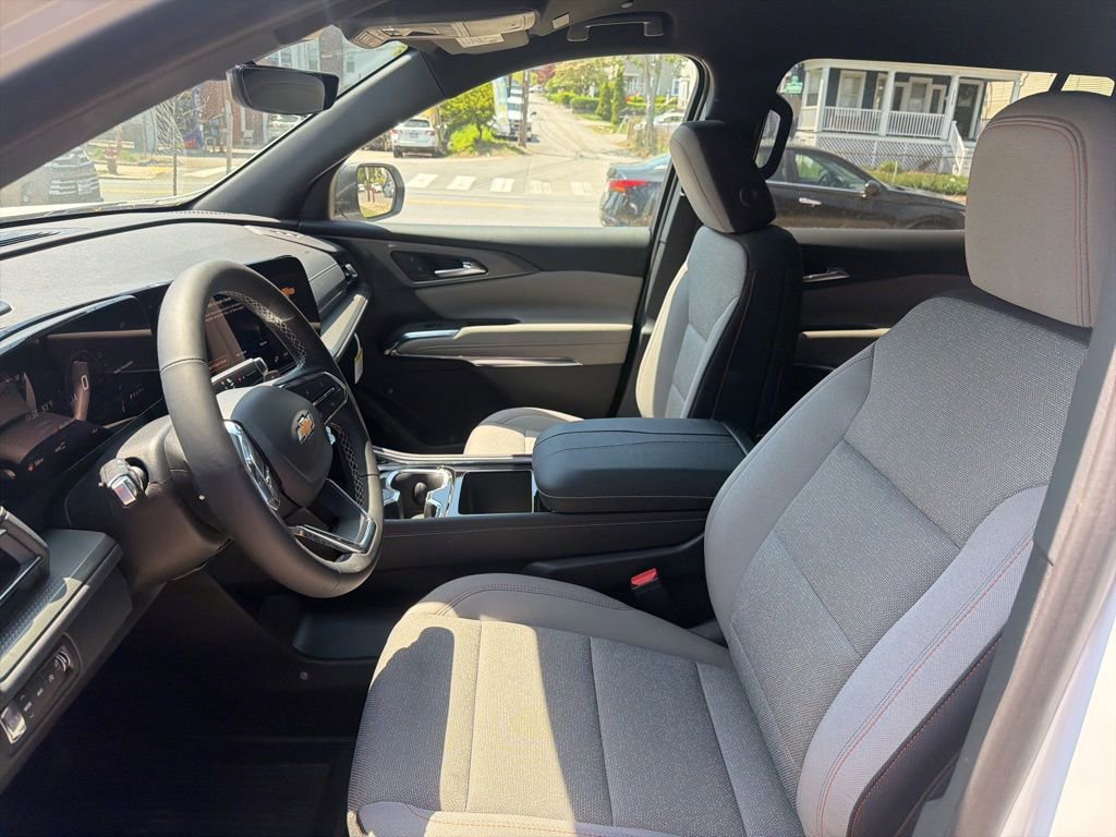 New 2026 Chevrolet Traverse LT w/ Driver Confidence Package AWD/4WD image 18