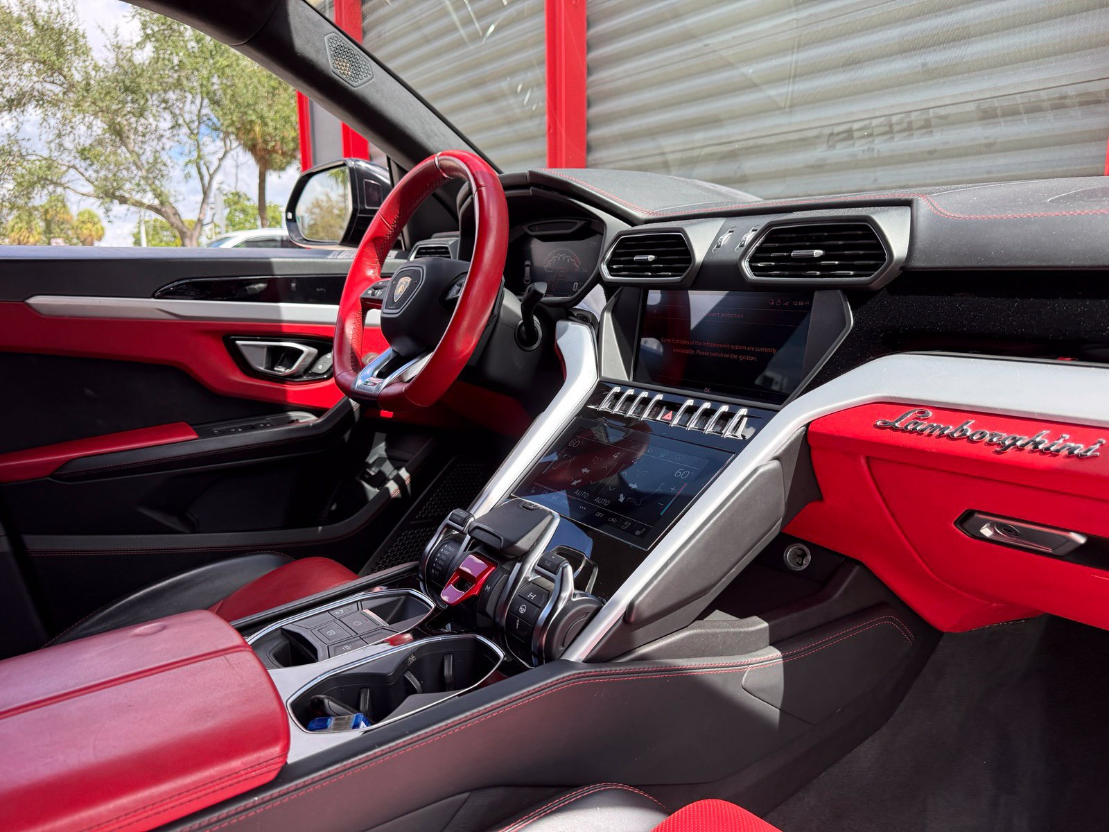Used 2019 Lamborghini Urus AWD/4WD image 23