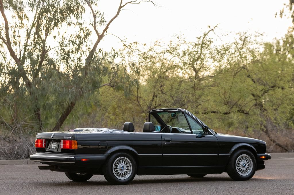 Used 1990 BMW 325i Convertible RWD image 8
