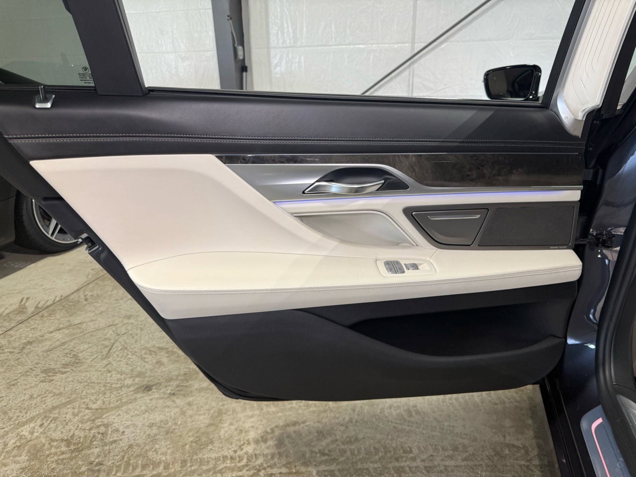 Used 2018 BMW 750i xDrive image 44