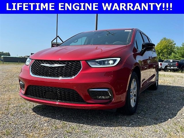 New 2026 Chrysler Pacifica Select image 3